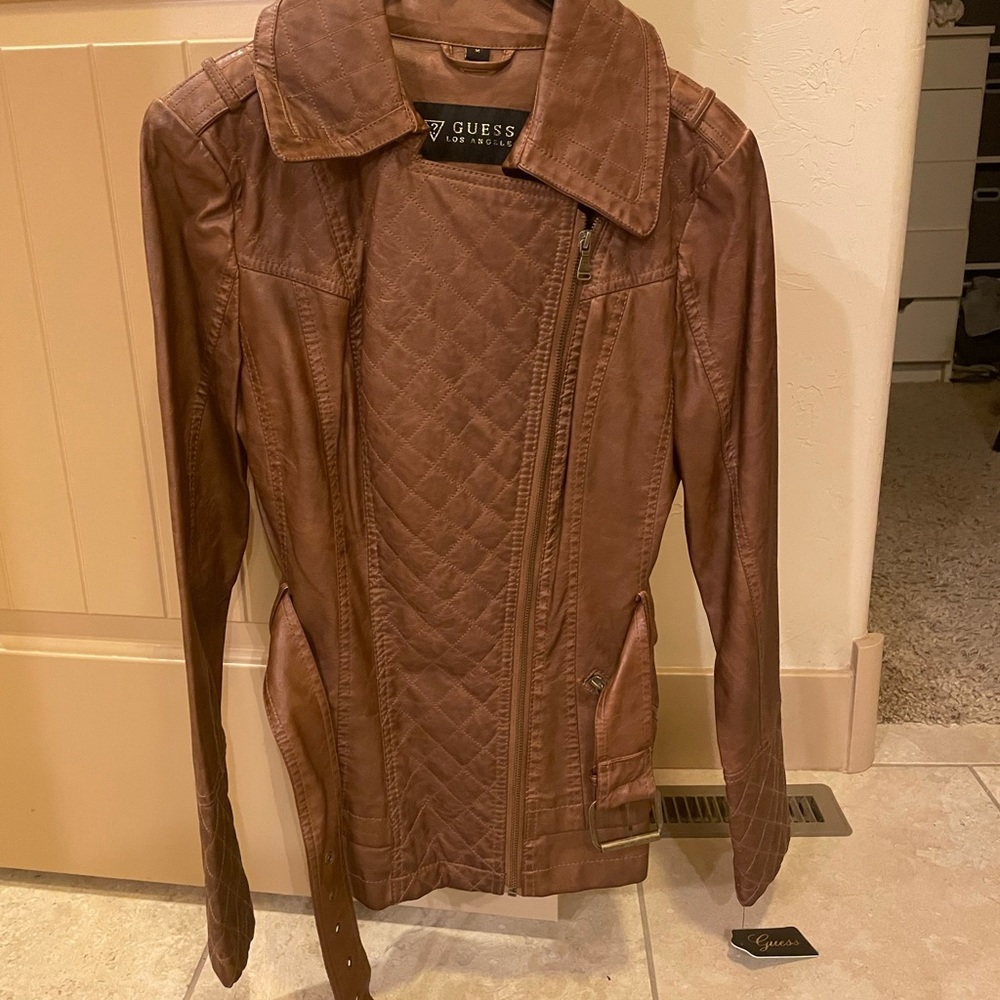 Guess - Picture 3 of 7